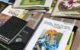 Livros expostos no Estande 70 mostram diferentes formas de acessar a literatura, com obras de Dinorá Couto Cançado e outros autores da AIAB e da ALETRAS