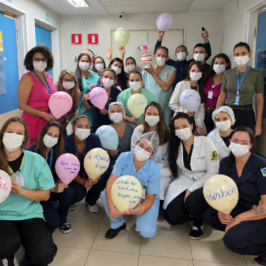 Equipe celebra o sucesso do primeiro transplante de medula óssea feito no Hospital de Base - Fotos: Divulgação/IgesDF