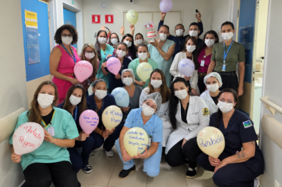 Equipe celebra o sucesso do primeiro transplante de medula óssea feito no Hospital de Base - Fotos: Divulgação/IgesDF