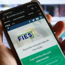 Criado em 2001, o Fies concede financiamento a estudantes de cursos de graduação em instituições de educação superior privadas • Divulgação/Agência Brasil